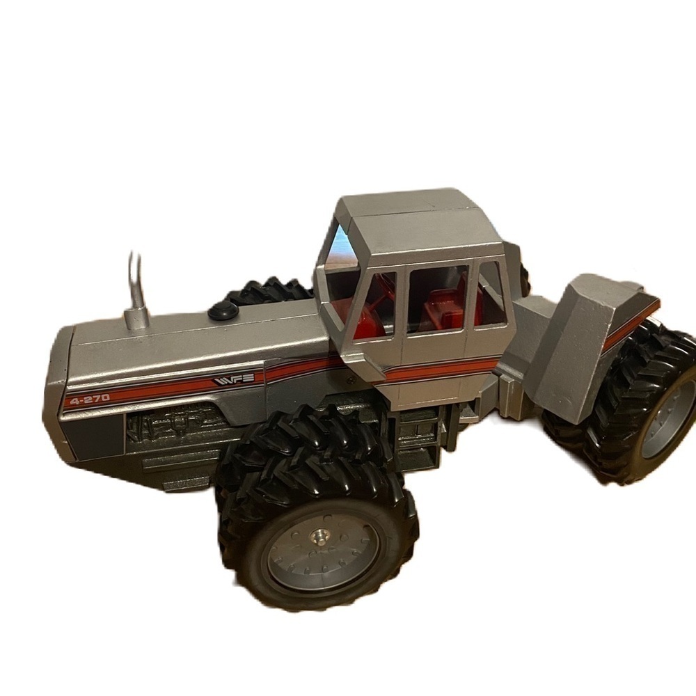 SCALE MODELS 1/16 WHITE WFE 4-270 FIELD BOSS FARM TOY TRACTOR 4WD W/ Duals